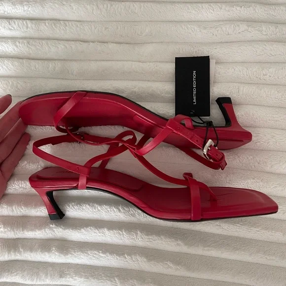 Massimo Dutti Limited Edition Red Leather Sandal - Picture 6 of 8